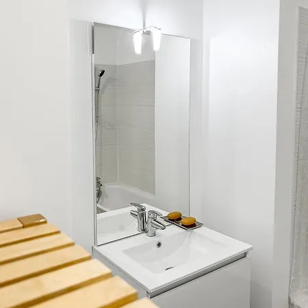 Pause Citadine A Sur Seine * Витри-сюр-Сен