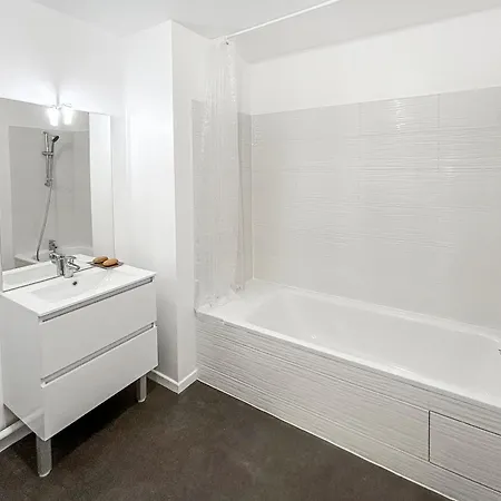 Pause Citadine A Sur Seine * Витри-сюр-Сен